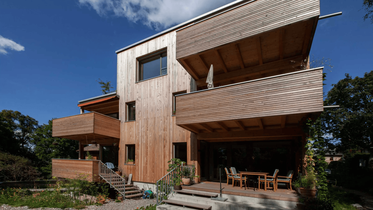Mehrfamilienhaus aus Holz - Dieses Holzhaus bietet 3 Familien ein zu Hause