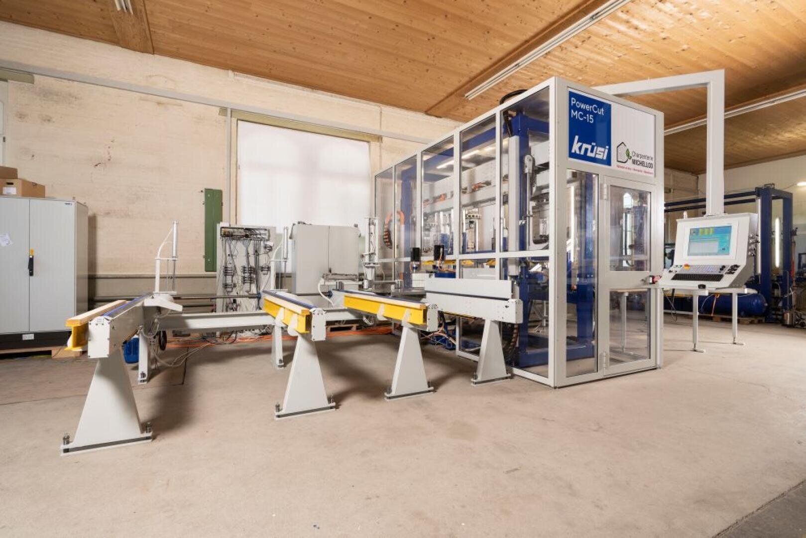 CNC-Maschinencenter PowerCut MC-15, für den allgemeinen Zimmerei-Abbund wie Riegel- und Chaletbau, Deckenelemente und Dachkonstruktionen, sowie Stangenabbund