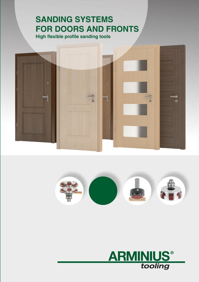 Quatre portes en bois de styles et de couleurs différents sont présentées à la verticale, au-dessus d'un texte promouvant les systèmes de ponçage pour les portes et les façades. Des images d'outils et le logo d'ARMINIUS apparaissent en bas.