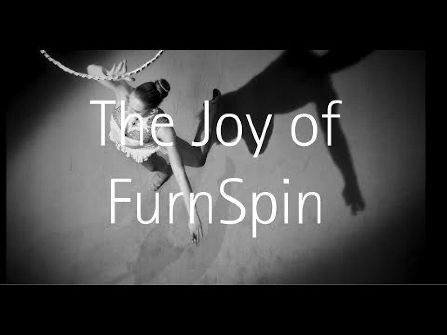 Une image en noir et blanc montre une danseuse en tutu, prise d'en haut, avec un bras tendu et une ombre sur le sol. Un grand texte au-dessus de l'image dit : "The Joy of FurnSpin".