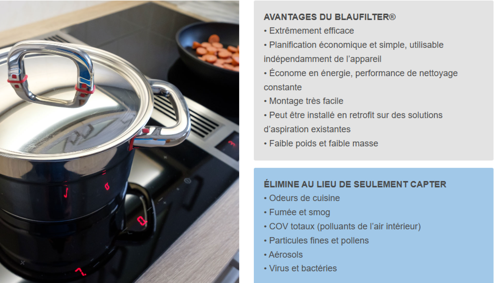 Une casserole en acier inoxydable munie d'un couvercle est posée sur une plaque à induction, dans laquelle mijote un plat ; à côté, des saucisses cuisent dans une poêle. À droite, une liste en français met en avant les avantages du système de filtration pour cuisine BLAUFILTER®.
